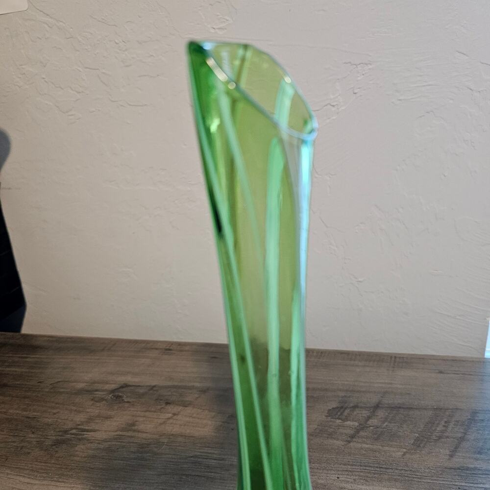 Vintage MCM Hand Blown Glass Stretch Bud Vase 10.5" Green Art Decor 1960s Mod - Picture 9 of 15